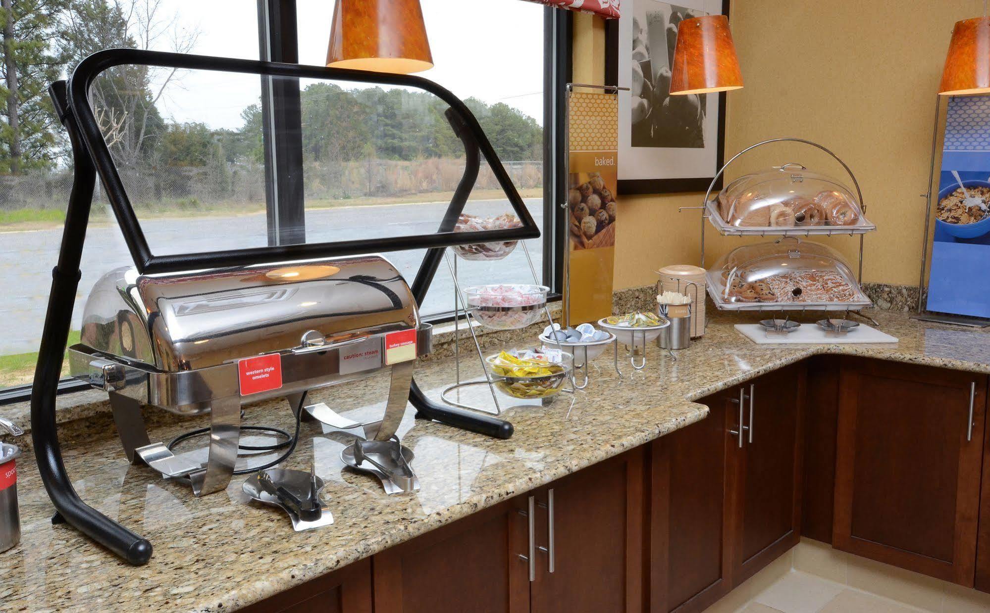 Hampton Inn Fayetteville Fort Bragg Extérieur photo